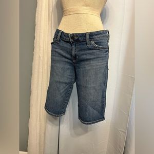 GAP Women's 9" Bermuda Shorts Denim Stretch Jean Shorts Zip Up Size 27 stretch